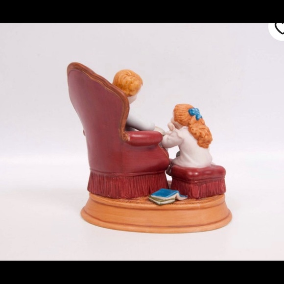 Avon Christmas Memories 3rd Edition 1983 - Picture 2 of 3